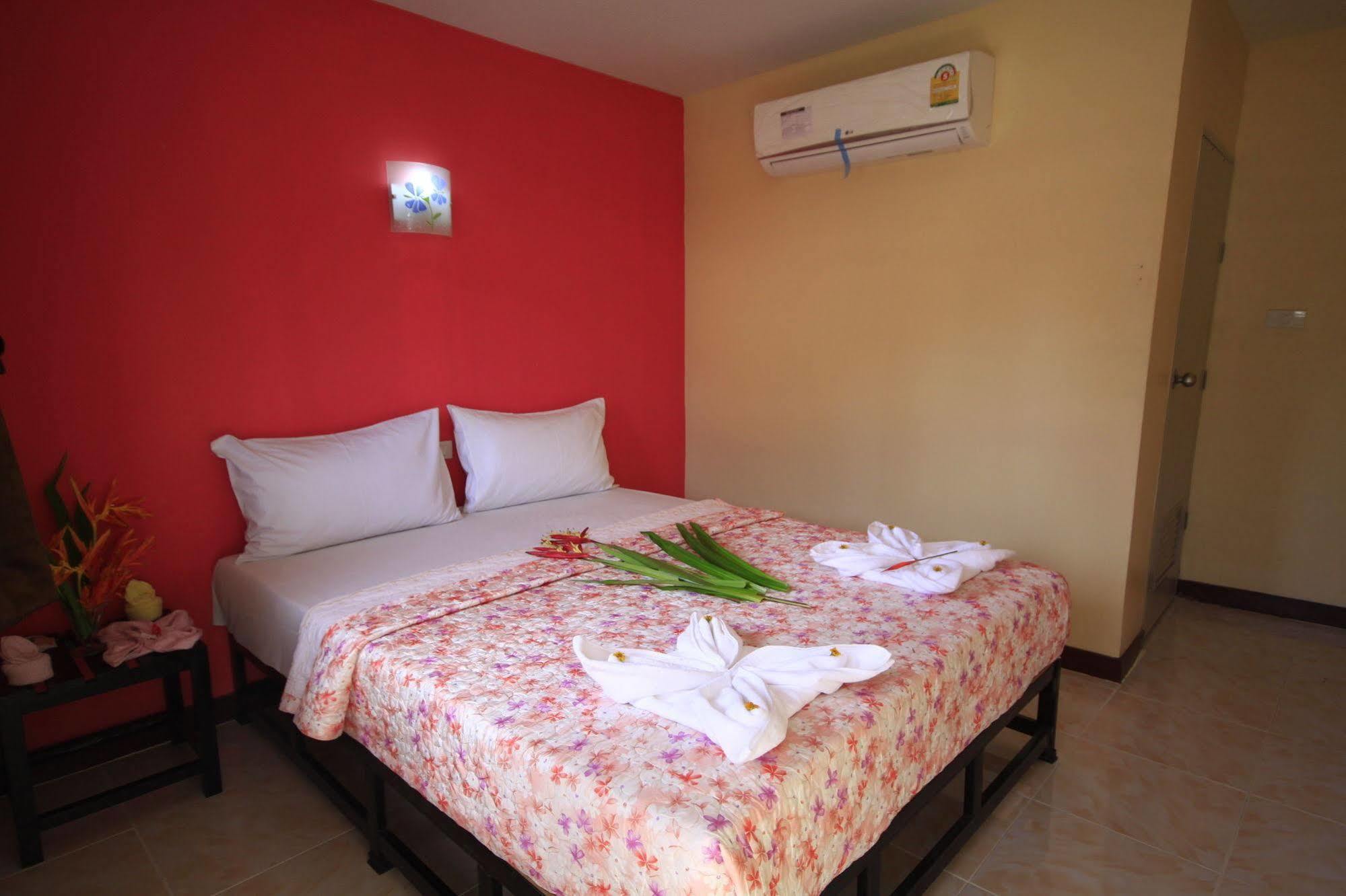 Pongpan House Phi Phi Apartment Exterior photo