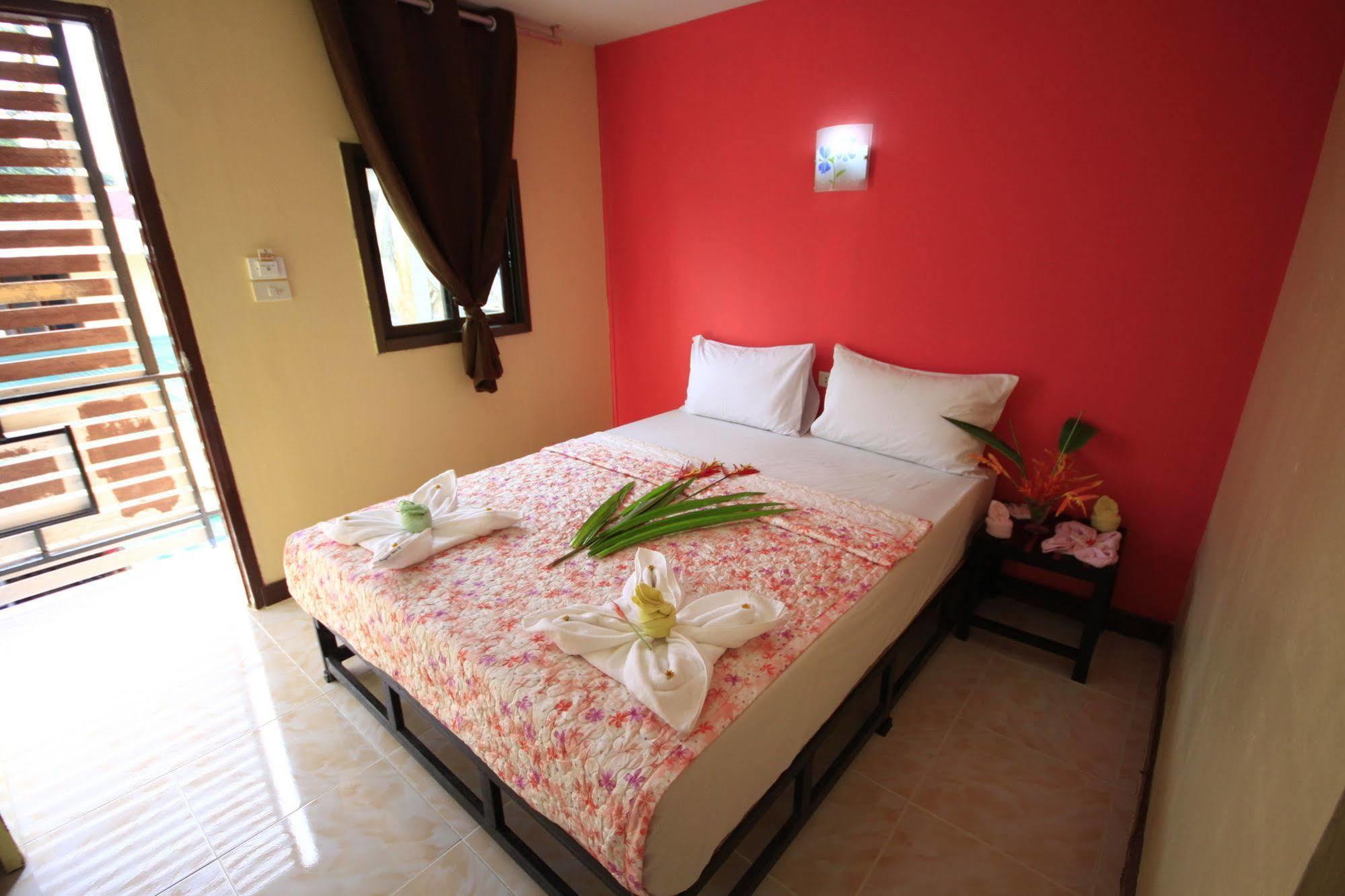 Pongpan House Phi Phi Apartment Exterior photo