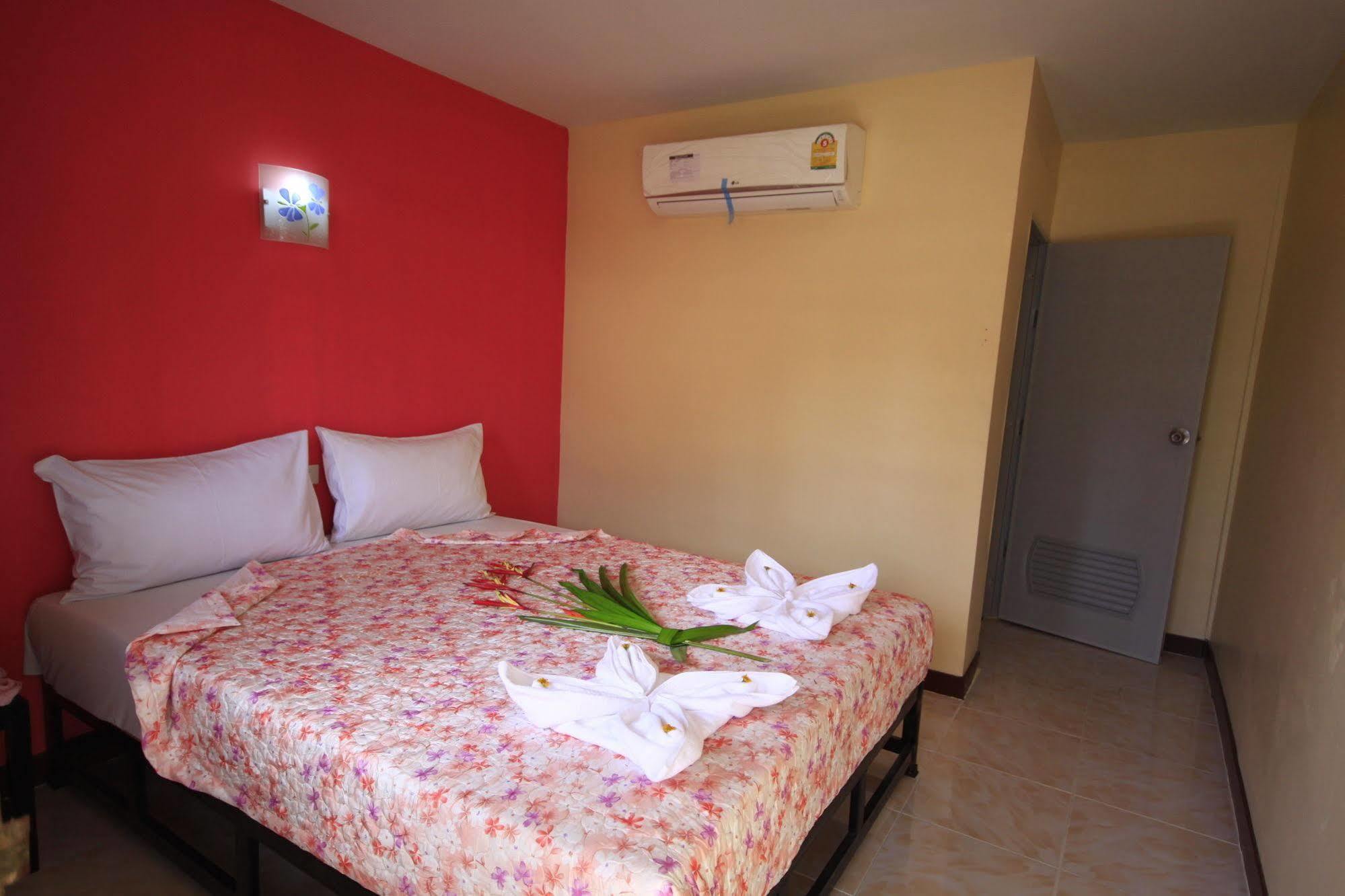 Pongpan House Phi Phi Apartment Exterior photo