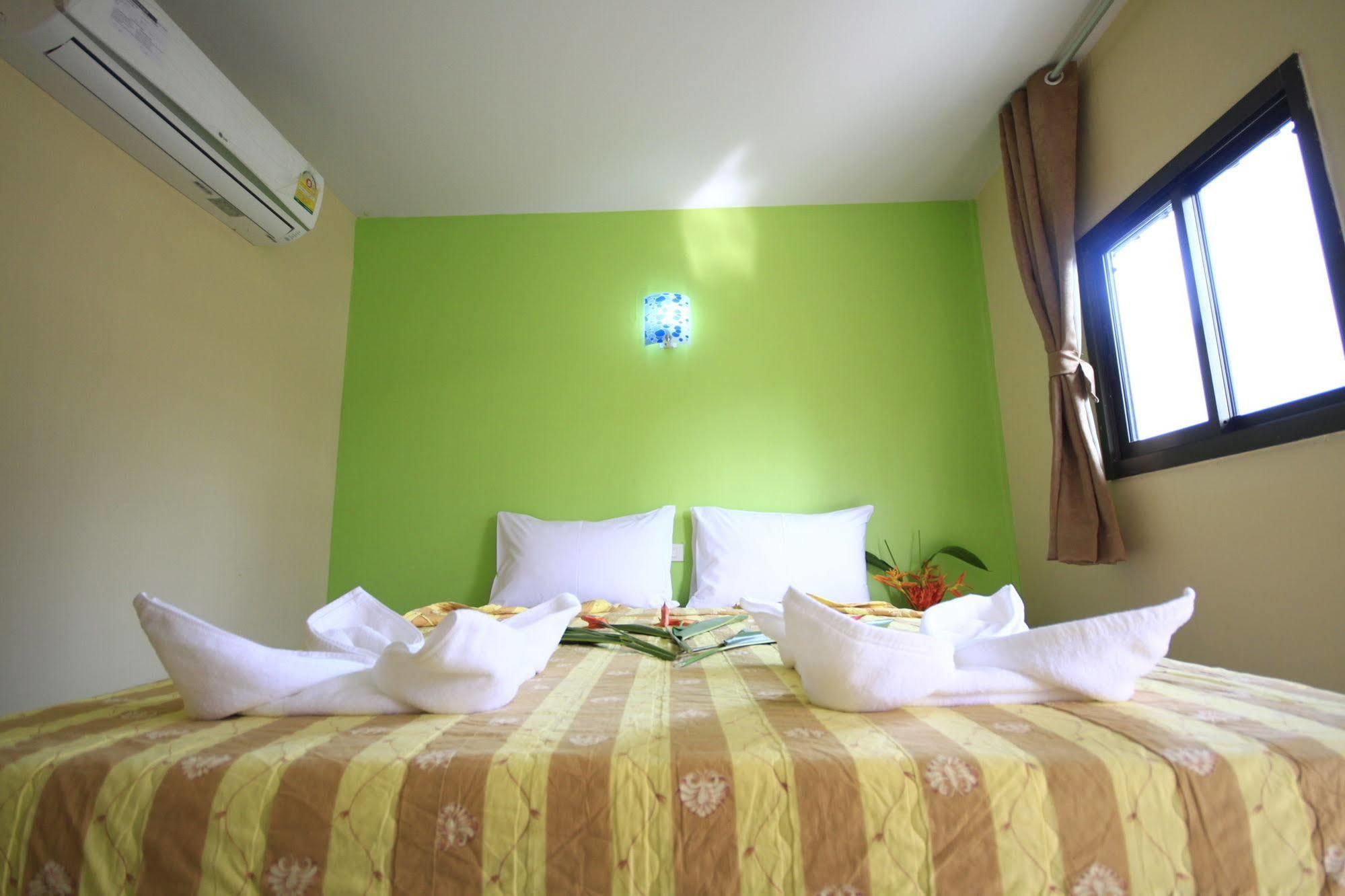 Pongpan House Phi Phi Apartment Exterior photo