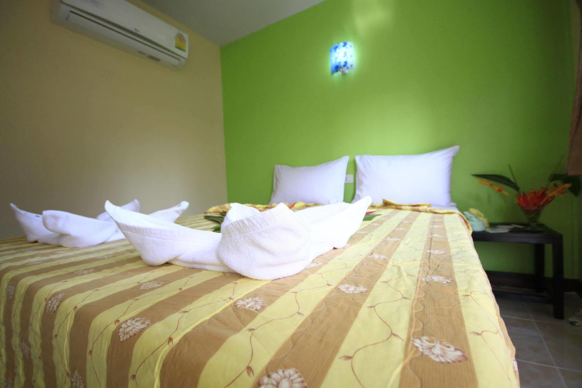Pongpan House Phi Phi Apartment Exterior photo